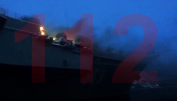 На авианесущем крейсере "Адмирал Кузнецов" под Мурманском произошел пожар