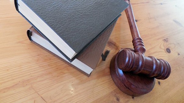 В Одесской области мужчина получил условный срок за советский флаг в День Победы