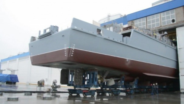 В Петербурге выведен из цеха уникальный противоминный корабль из стеклопластика