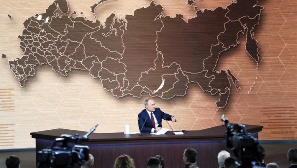 "Сталин не запятнал себя прямыми контактами с Гитлером": Приравнивать сталинизм к фашизму - верх цинизма, уверен Путин