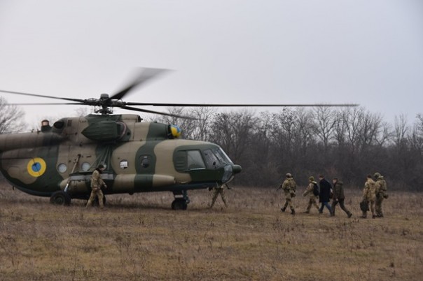 Позиции укрофашистов на передовой посетила военная делегация из Канады