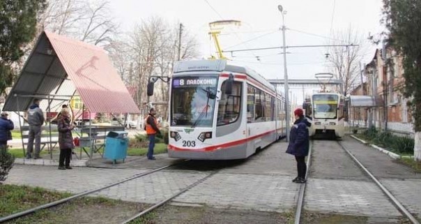 В Краснодаре вышли на маршруты новые российские трехсекционные трамваи | В Челябинск прибыл трамвай производства «УралТрансМаш»