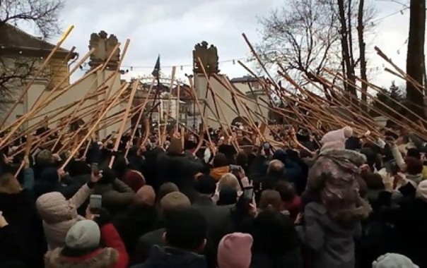 Украина ответила "достойным" рекордом на пропагандистский поезд в Крым