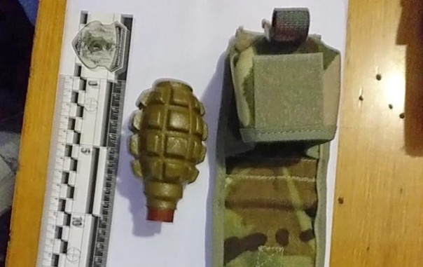 В Харькове мужчина пытался пронести в суд гранату | У жителя Черниговской области изъяли гранаты и взрывчатку