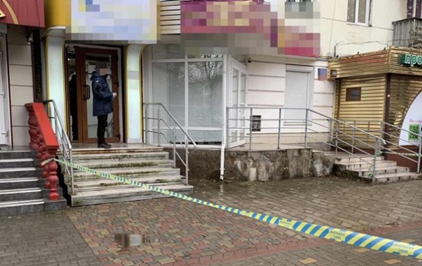 В Луцке мужчина устроил стрельбу на почте