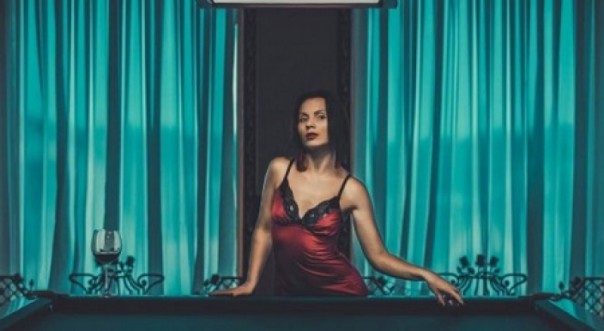 Херсонцы возмущены назначением в команду губернатора начальницы-стриптизёрши