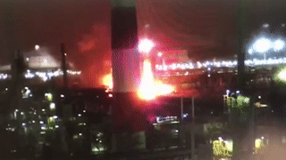 На нефтеперерабатывающем заводе в Ухте прогремел взрыв и начался масштабный пожар