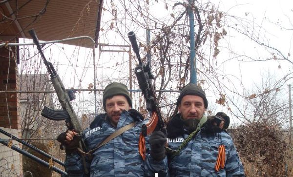 Портнов опубликовал фото укрофашистов, которые рядились ополченцами, цепляя Георгиевские ленты и творили беспредел в Донбассе