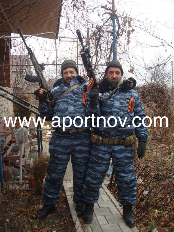 Портнов опубликовал фото укрофашистов, которые рядились ополченцами, цепляя Георгиевские ленты и творили беспредел в Донбассе