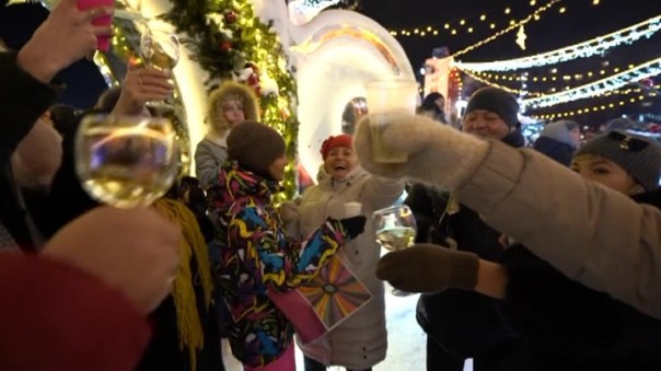 Фейерверки и массовые гуляния: мир встретил 2020 год