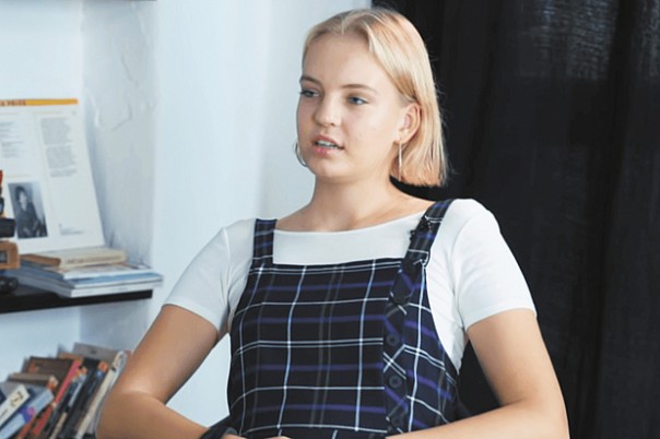 Навальный отправил дочь за границу, чтобы избавиться от неё