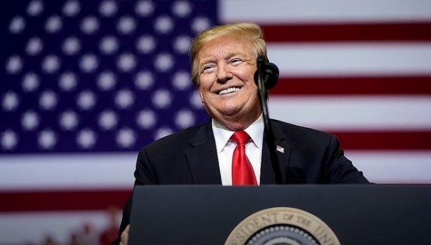 Так себе поздравление: Трамп в новогоднем обращении не забыл упомянуть глав Франции, Германии и Украины | США через Facebook ведут инфовойну с РФ