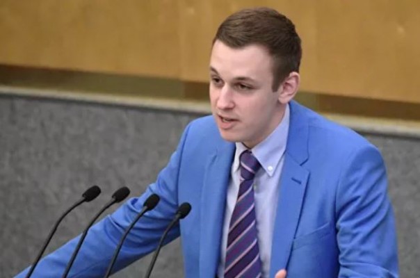 Депутат Госдумы поддержал идею скорректировать брачный возраст