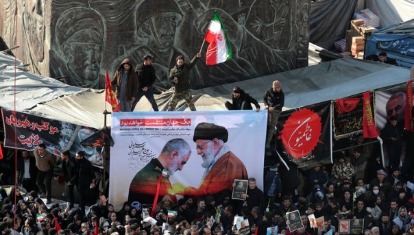 Похороны Сулеймани отложили: 32 человека погибли, 190 покалечились, но не все попрощались