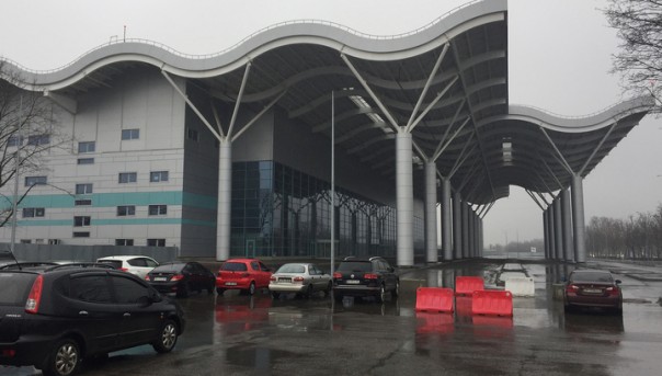 Мужчина заехал на микроавтобусе в одесский аэропорт и закричал, что все заминировано