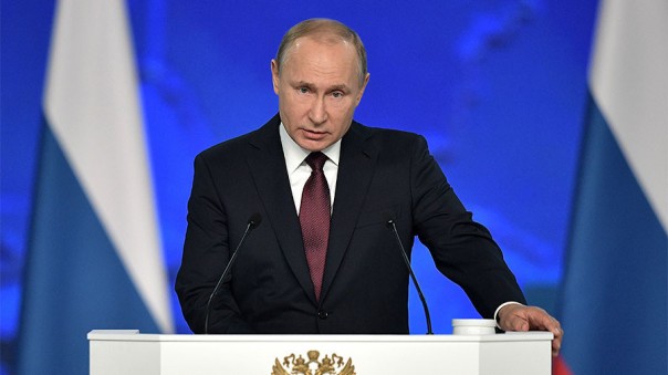 Путин заявил, что Россия не может позволить стереть память о Великой Отечественной