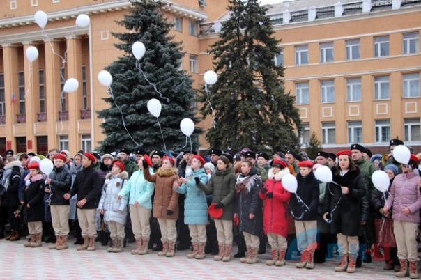 Жители Стаханова провели митинг к пятой годовщине обстрела города укрофашистами
