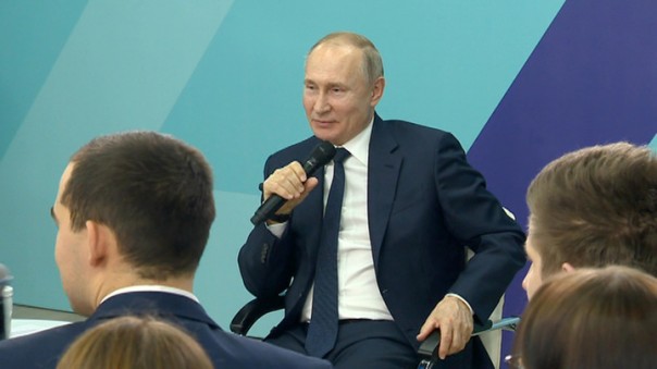 Путин в Сочи в центре «Сириус» поговорил со студентами о развитии российской науки