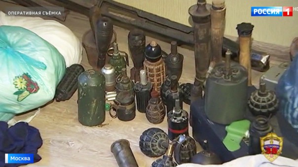В столичной квартире нашли целый арсенал оружия и взрывчатки