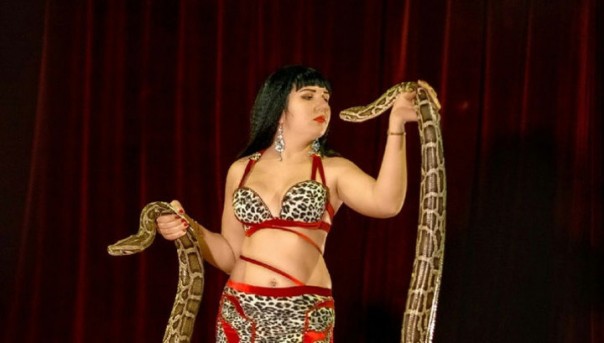 Учительница уволилась после публикации видео ее эротического танца