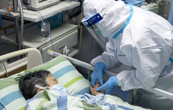 Число заболевших пневмонией нового типа в Китае возросло до 1330, умер 41 человек