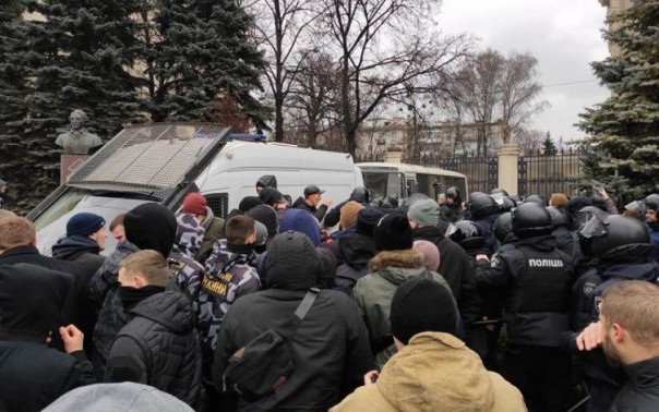 В Харькове нацозабоченные жестко разогнали митинг в поддержку русского языка