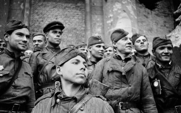 Нас из последних сил пытаются убедить, что мы не народ-победитель. Александр Роджерс