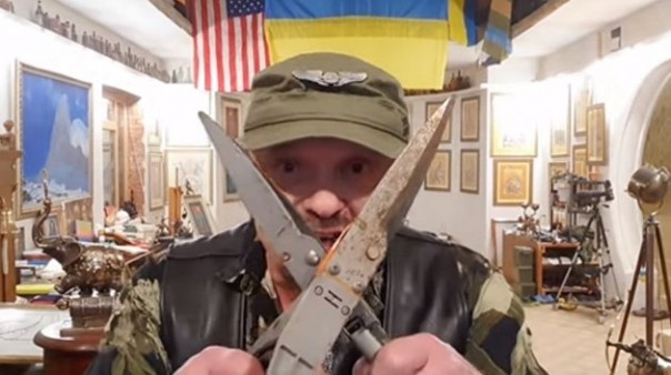 СБУ завела дело за угрозы убийства Зеленского на шоумэна Пояркова, тот в ответ угрожал ножницами и говорил о путче