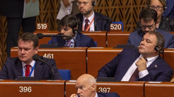 Брезгливо перешагнуть. Украинская делегация продолжила буянить в ПАСЕ