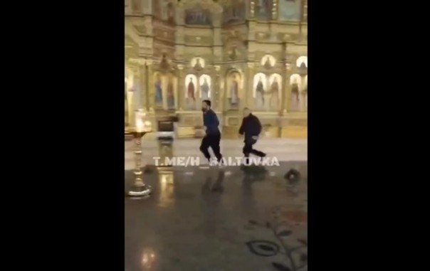 В Харькове мужчина устроил погром в храме (Видео)