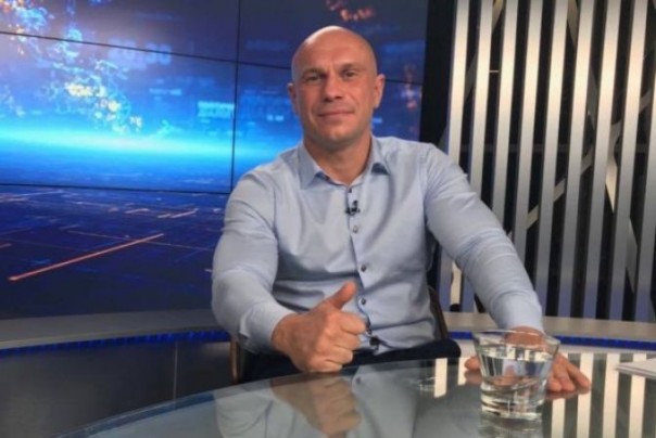 Кива вступился за водителя автобуса, которого уволили за отказ волонтеркам выключить сериал на русском языке