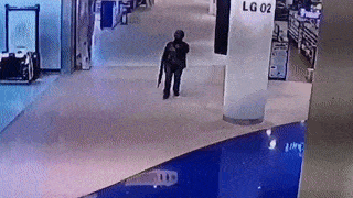 Число жертв солдата-убийцы в Таиланде увеличилось до 21 человека, ещё 16 человек в заложниках