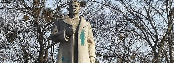 «Оккупант и украиноненавистник»: в Киеве националисты требуют снести памятник Ватутину