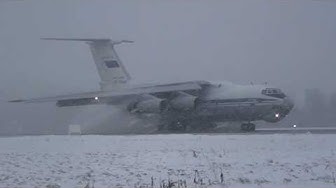 Минобороны России показало, как проходят полеты военно-транспортной авиации ВКС при метеоминимуме