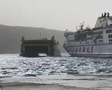 Два парома столкнулись у берегов Канарских островов из-за сильного ветра. Видео