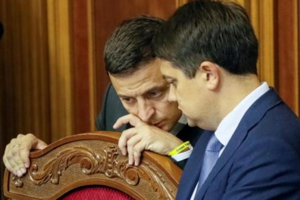 Разумков пояснил падающий уровень доверия украинцев к Зеленскому «мировой практикой»