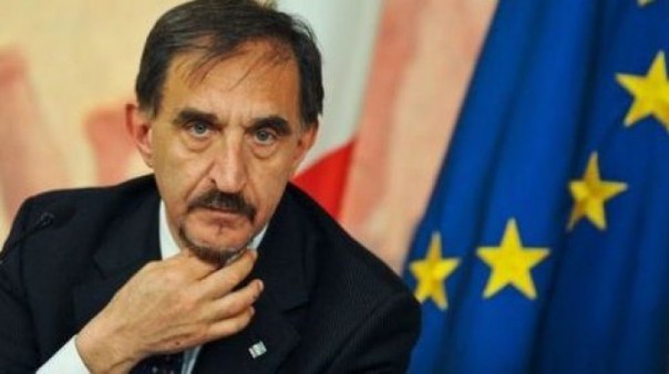 В Италии предложили использовать "римский салют" для защиты от коронавируса