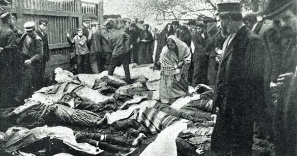 Польские националисты отрубленной головой девушки играли в футбол: еврейский погром в Едвабне