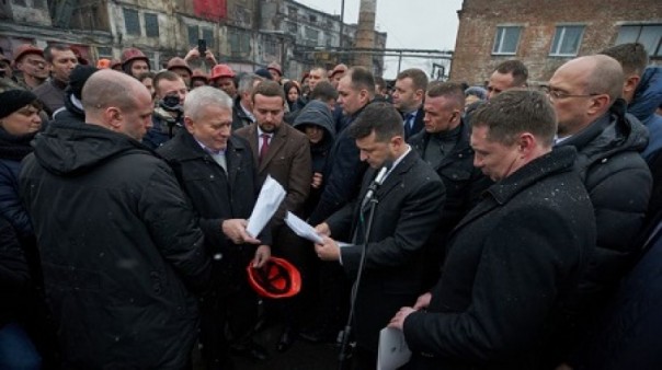 «История очень серьёзная. Вмешиваться не могу»: Зеленский об обысках на «1+1»