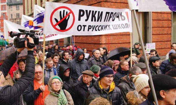 Власти Латвии добивают «хороших русских» Нила Ушакова