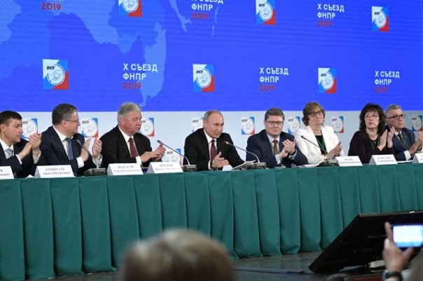 «Записать в Конституцию индексацию зарплат». О чём говорили на совете ФНПР?