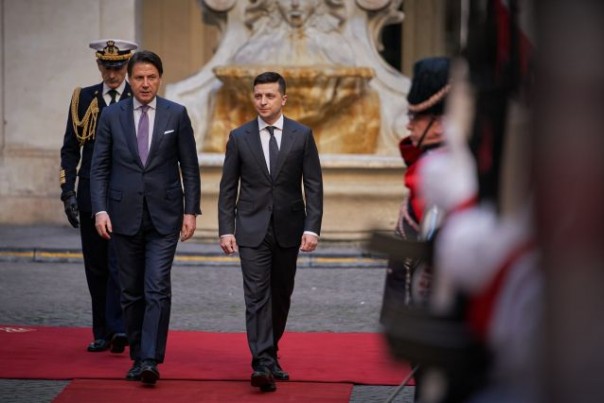 Приключения Зеленского в Италии: на «не лоха» не нужен нож