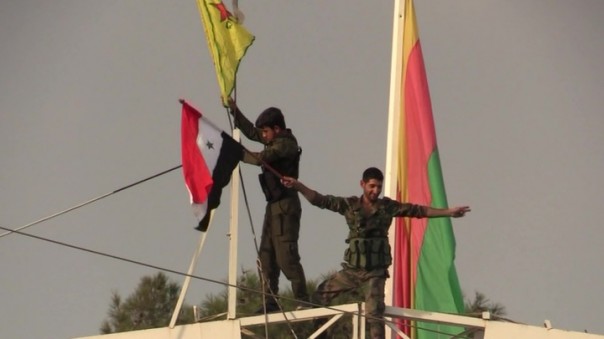 Курды продолжают митинговать против американских порядков на востоке Сирии