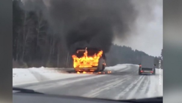 Под Тюменью загорелся автобус с детьми