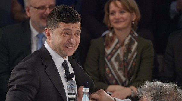 «Зеленский игнорирует реальность»: на Мюнхенской конференции Украине сделали последнее китайское предупреждение