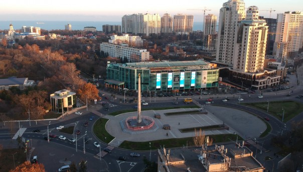 Одесскую стелу "Крылья Победы" осквернили вандалы