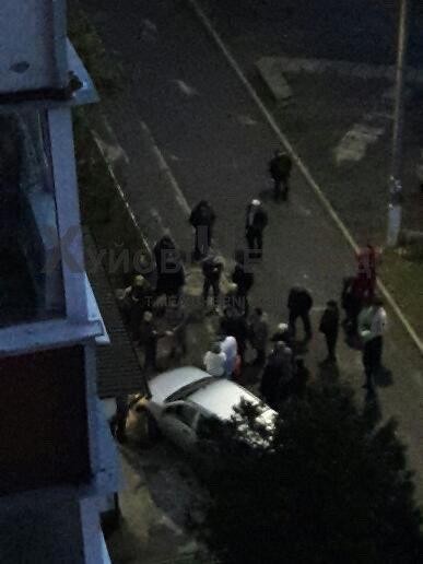 На Западной Украине у дома заболевшего коронавирусом собралась толпа