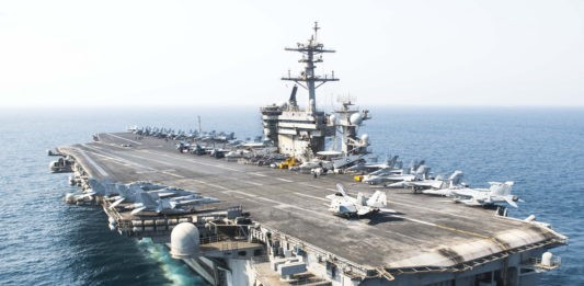 Авианосец ВМС США «вышел из строя» из-за вспышки коронавируса на борту: что происходит