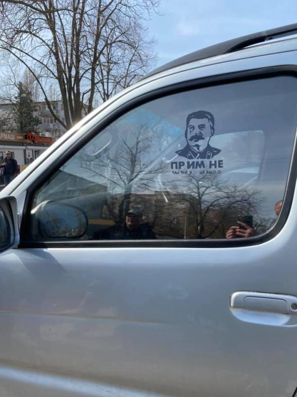 В Одессе произошла массовая драка из-за портрета Сталина на машине