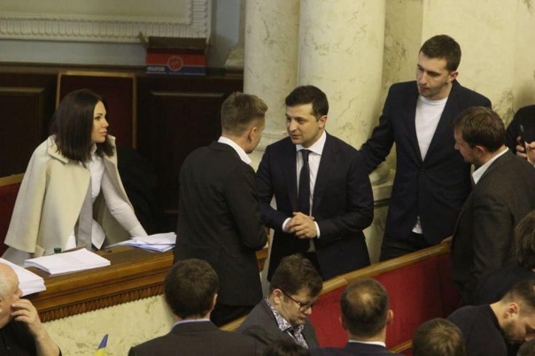 «Не лох-2»: В соцсетях высмеивают новые «разборки» Зеленского